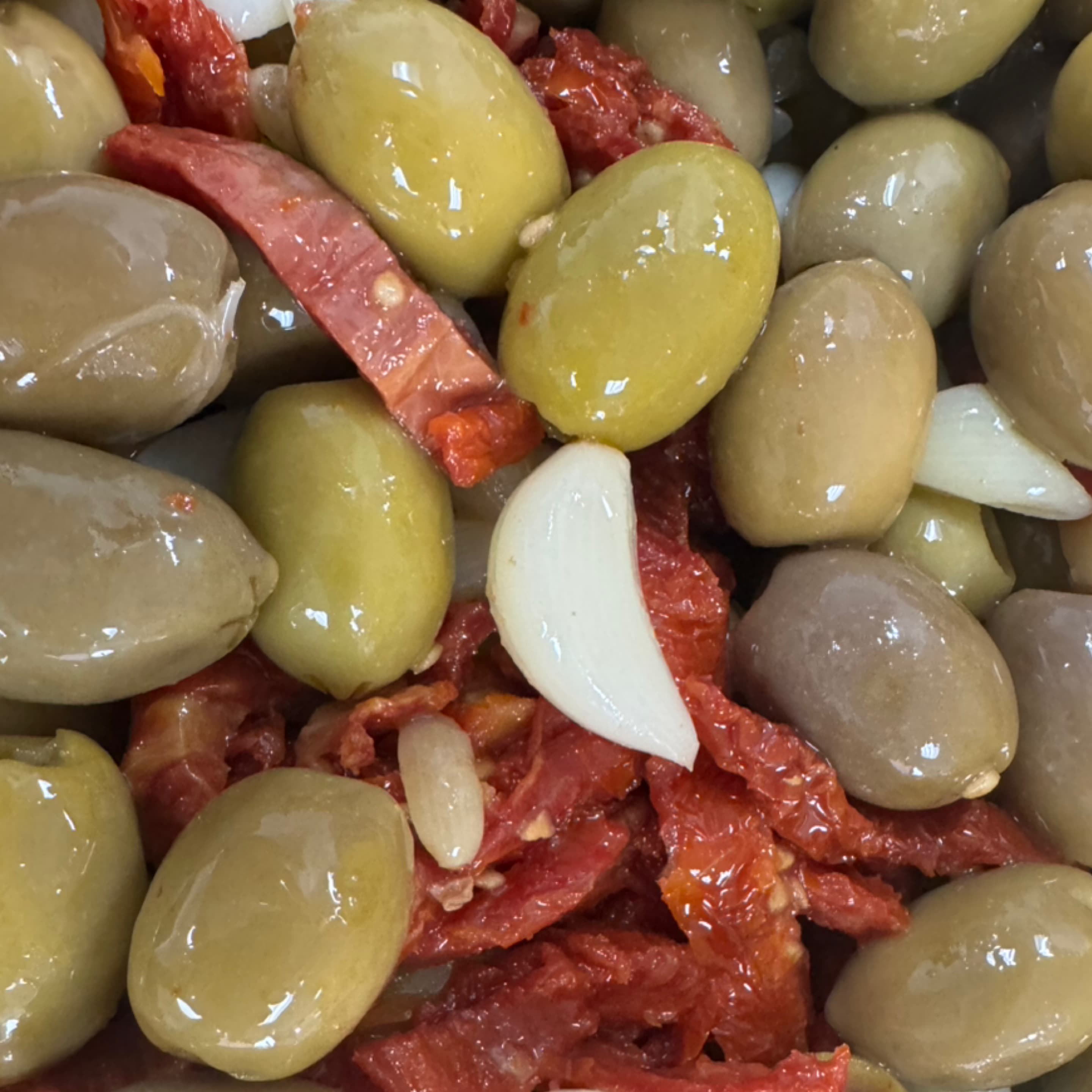 Pitted Olive & Garlic Salad